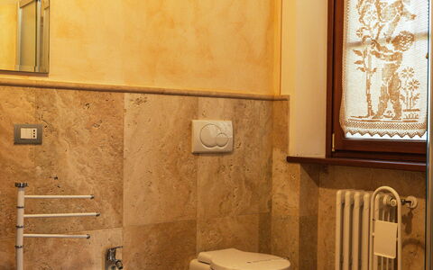 Il Roseto: Flooring, Armatur, Wand, Toilleten Sitz, Bad Sink, Badezimmer, Fussboden, Sinken, Zapfhahn, Interior Design