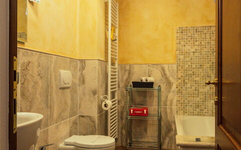 Il Noceto: Flooring, Wand, Armatur, Interior Design, Fussboden, Badezimmer, Bad Sink, Sinken, Zapfhahn, Decke