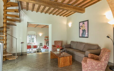 Villa Linchiano: Wand, Interior Design, Möbel, Flooring, Holz, Decke, Fussboden, Couch, Zimmer, Wohnzimmer
