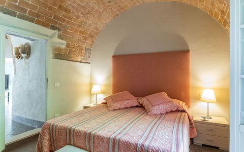 Villa Linchiano: Möbel, Wand, Schlafzimmer, Bett, Interior Design, Bettdecke, Bedding, Decke, Fussboden, Flooring