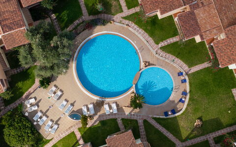 Apartment Sardinia Seaside Ac And Wifi: Schwimmbad, Resort, Thermae, Freizeit, Eco Hotel, Hazienda, Sonnenliege, Hotel, Gartenmöbel, Ferienort