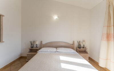 Appartamento Timone: Möbel, Bett, Interior Design, Schlafzimmer, Fussboden, Flooring, Decke, Holz, Zimmer, Bedding