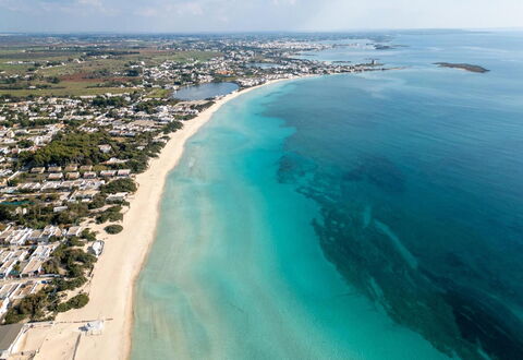 Villetta Blu Coral Seaside Salento: Blau, Daytime, Gewässer, Wasservorräte, Küste, Meer, Strand, Küsten Und Ozeanische Forms, Horizont, Ozean