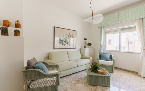 La Maison De Rosetta: Möbel, Interior Design, Flooring, Wand, Fussboden, Couch, Decke, Zimmer, Holz, Wohnzimmer