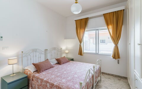 La Maison De Rosetta: Möbel, Interior Design, Bett, Fussboden, Flooring, Schlafzimmer, Holz, Decke, Bettdecke, Bedding