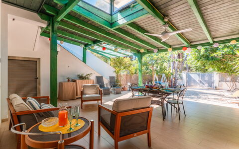 La Maison De Rosetta: Flooring, Fussboden, Decke, Schatten, Stuhl, Eco Hotel, Resort, Estate, Veranda, Holzbeize