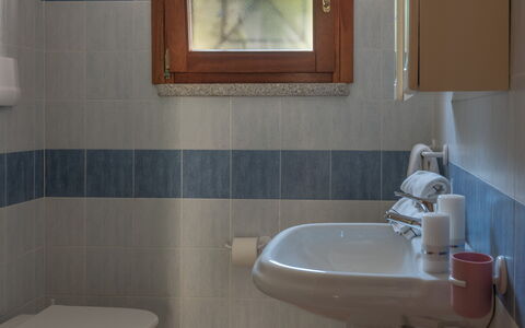 Budoni Homes Seaside, Ac And Bike: Armatur, Flooring, Badezimmer, Interior Design, Fussboden, Toilleten Sitz, Toilette, Installation, Sinken, Zapfhahn