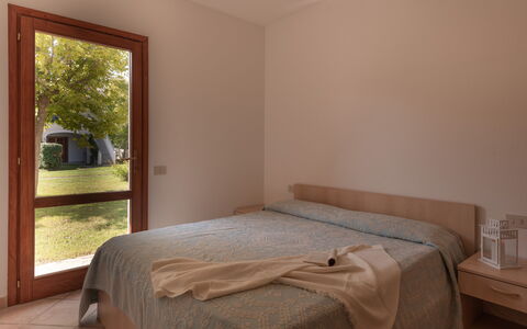 Budoni Homes Seaside, Ac And Bike: Interior Design, Bett, Wand, Schlafzimmer, Flooring, Holz, Fussboden, Decke, Zimmer, Möbel