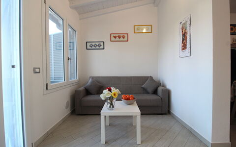 Villetta Elena, Ac, Wifi, Lido Degli Scacchi: Möbel, Interior Design, Flooring, Couch, Holz, Fussboden, Zimmer, Wohnzimmer, Wohnung, Zuhause