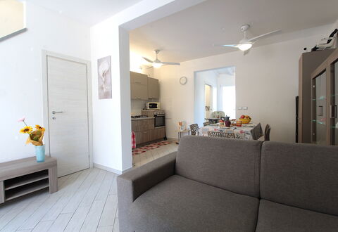 Villetta Elena, Ac, Wifi, Lido Degli Scacchi: Möbel, Interior Design, Flooring, Fussboden, Couch, Holz, Zimmer, Decke, Wohnzimmer, Wohnung