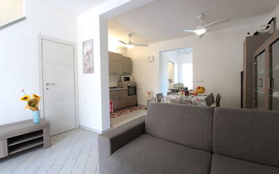 Villetta Elena, Ac, Wifi, Lido Degli Scacchi: Möbel, Interior Design, Flooring, Fussboden, Couch, Holz, Zimmer, Decke, Wohnzimmer, Wohnung