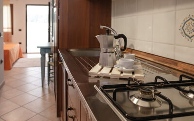 Appartamento Rio: Küche, Holz, Countertop, Major Appliance, Küchengerät, Spüle, Herd, Gasherd, Sinken, Holzbeize