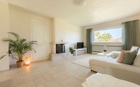 Villa Pallino: Flooring, Fussboden, Interior Design, Decke, Möbel, Couch, Wohnzimmer, Beleuchtung, Zuhause, Zimmer