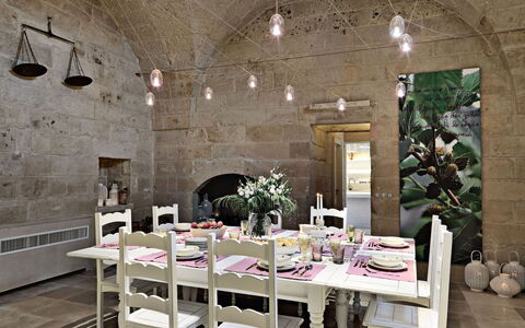 Masseria Capasa: Möbel, Interior Design, Flooring, Stuhl, Tabelle, Decke, Küche & Esszimmer Tisch, Fussboden, Beleuchtung, Esszimmer