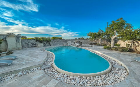 Masseria Capasa: Blau, Schwimmbad, Verbundwerkstoff, Water Feature, Flagstone, Beton, Resort, Hotel, Tropen, Eco Hotel