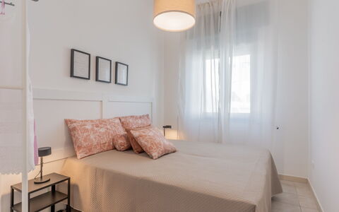 Casa Olimpo: Möbel, Bett, Interior Design, Schlafzimmer, Flooring, Fussboden, Wand, Bettdecke, Bedding, Holz