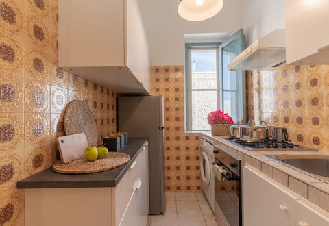 Casa Olimpo: Küche, Interior Design, Küchengerät, Countertop, Major Appliance, Flooring, Fussboden, Decke, Armatur, Herd