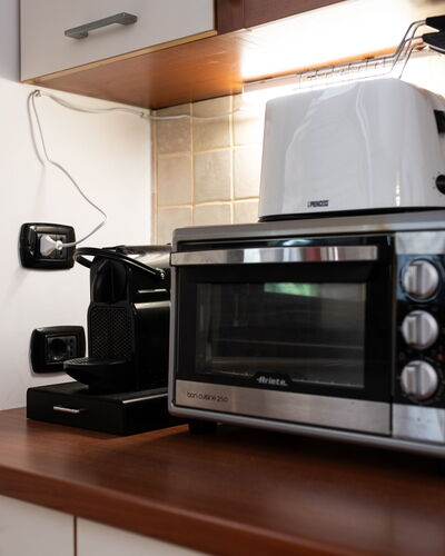 La Vista Mare Da Viola: Küchengerät, Haushaltsgerät, Elektronisches Gerät, Major Appliance, Kleingeräte, Countertop, Küche, Mikrowelle