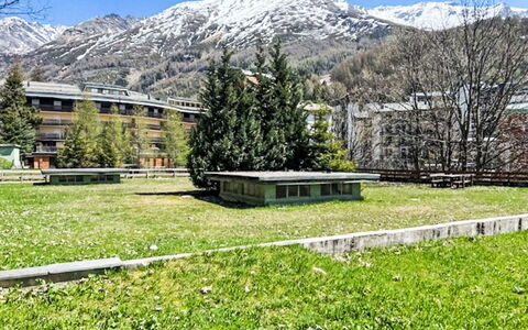 Madeski Apartment: Hügel, Gebirge, Bergstation, Wohnung, Alpen, Senke, Grat, Gipfel, Bergdorf, Massiv