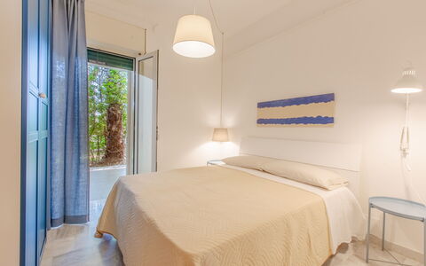 Villa Asami: Interior Design, Fussboden, Flooring, Decke, Zimmer, Wohnung, Schlafzimmer, Bett, Fensterbehandlung, Bedding