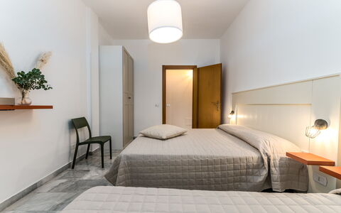 Villa Coralia: Interior Design, Bett, Schlafzimmer, Wand, Möbel, Flooring, Bettdecke, Bedding, Fussboden, Decke