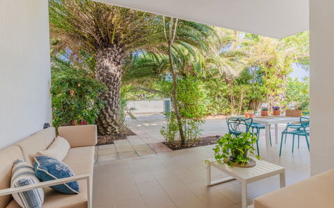 Villa Nami: Eco Hotel, Schatten, Resort, Stuhl, Gartenmöbel, Garten, Landscaping, Tropen, Zimmerpflanze