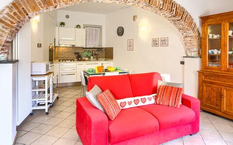 Ca Du Checcu: Möbel, Interior Design, Wand, Couch, Flooring, Decke, Zimmer, Tabelle, Fussboden, Wohnzimmer