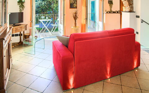 Ca Du Checcu: Möbel, Interior Design, Couch, Flooring, Fussboden, Holz, Tabelle, Zimmer, Wohnzimmer, Decke