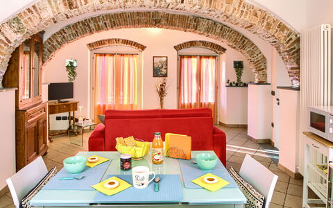 Ca Du Checcu: Möbel, Interior Design, Zuhause, Flooring, Fussboden, Tabelle, Decke, Wohnung, Zimmer, Wohnzimmer