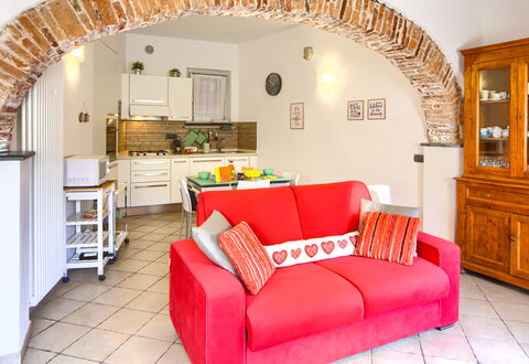 Ca Du Checcu: Möbel, Interior Design, Wand, Couch, Flooring, Decke, Zimmer, Tabelle, Fussboden, Wohnzimmer