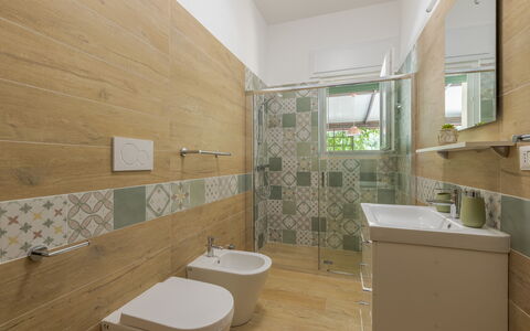 Villa San Vito: Flooring, Fussboden, Fliese, Armatur, Sinken, Badezimmer, Zapfhahn, Installation, Bad Sink