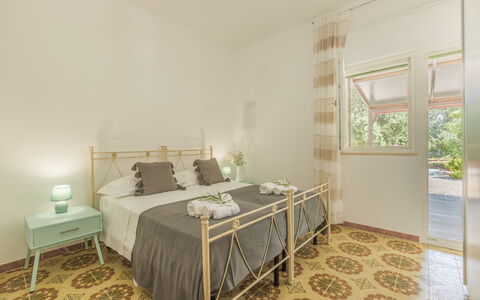 Villa San Vito: Möbel, Interior Design, Flooring, Fussboden, Bett, Schlafzimmer, Decke, Holz, Zimmer, Textil