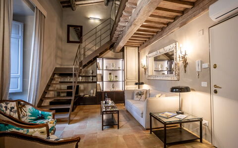 Stylish Apartment: Möbel, Interior Design, Wand, Flooring, Fussboden, Decke, Zimmer, Beleuchtung, Zuhause, Wohnzimmer