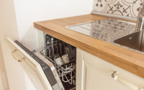 Dimora Storica: Küche, Countertop, Holz, Interior Design, Flooring, Cabinetry, Küchengerät, Major Appliance, Fussboden, Zuhause