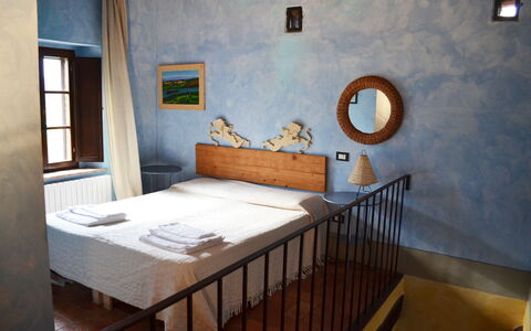 Appartamento La Torretta Di Pietra, Wifi, Perugia: Wand, Möbel, Interior Design, Schlafzimmer, Fussboden, Flooring, Zuhause, Bett, Bettrahmen, Tür