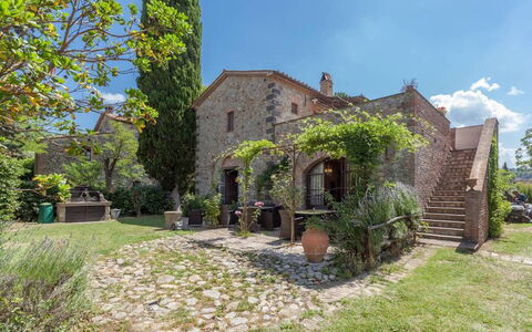 Appartamento Il Fienile Del Sole, Wifi, Perugia: Strauch, Haus, Tür, Zuhause, Estate, Garten, Hütte, Backstein, Landscaping