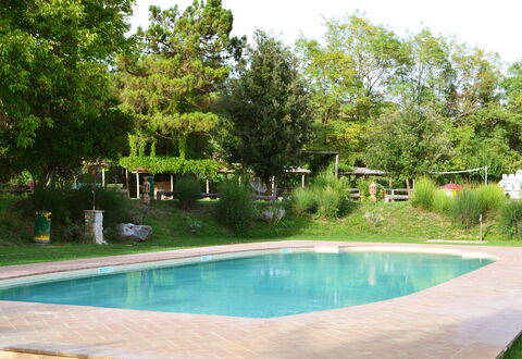 Appartamento Bellosguardo, Wifi, Near Perugia: Schwimmbad, Baum, Resort, Schatten, Garten, Gartenmöbel, Freizeit, Hinterhof, Landscaping, Water Feature
