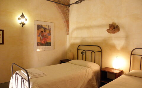 Appartamento Vele, Wifi, Near Perugia: Wand, Möbel, Interior Design, Bett, Schlafzimmer, Holz, Fussboden, Decke, Flooring, Bettdecke