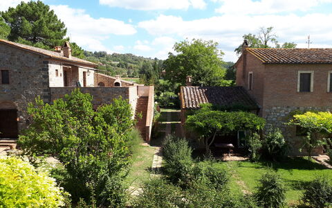 Appartamento Poggiolo, Wifi, Near Perugia: Baum, Gebäude, Haus, Dach, Wohngebiet, Zuhause, Ländliches Gebiet, Strauch, Landschaft