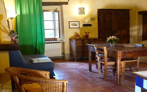 Appartamento Rustico, Wifi, Perugia: Möbel, Interior Design, Flooring, Holz, Fussboden, Tabelle, Stuhl, Küche & Esszimmer Tisch, Zimmer, Esszimmer