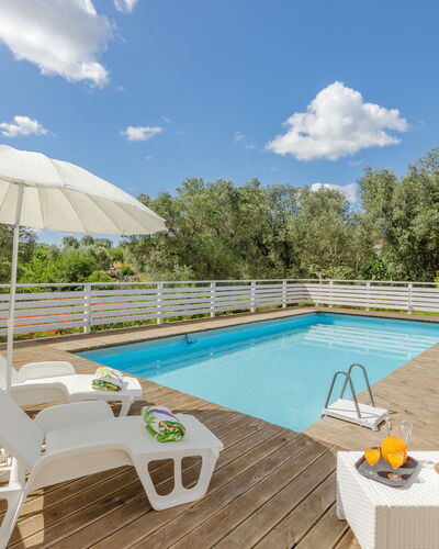 Trullo Quattro Carrini: Möbel, Gartenmöbel, Resort, Schwimmbad, Eco Hotel, Sonnenliege, Stuhl, Schatten, Hotel, Villa