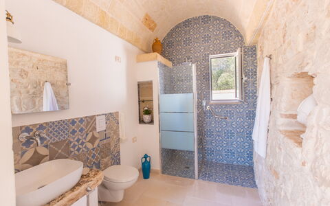 Lamia Del Vespro: Flooring, Fussboden, Armatur, Fliese, Badezimmer, Keramik, Natürliches Material, Installation, Toilette
