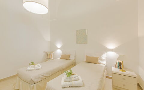 Casa Nonna Netta: Interior Design, Wand, Flooring, Fussboden, Decke, Holz, Möbel, Zimmer, Bett, Schlafzimmer