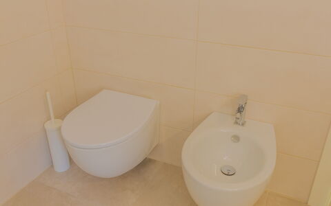 Casa Nonna Netta: Toilleten Sitz, Toilette, Badezimmer, Armatur, Flooring, Fussboden, Sinken, Installation, Bidet, Interior Design