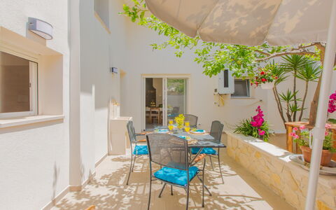 Casa Nonna Netta: Flooring, Fussboden, Wohnung, Zimmerpflanze, Stuhl, Blumentopf, Gartenmöbel, Balkon