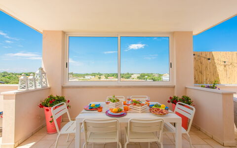 La Nuvola Sui Pedali: Wohnung, Interior Design, Flooring, Fussboden, Möbel, Stuhl, Balkon, Gartenmöbel, Resort, Küche & Esszimmer Tisch