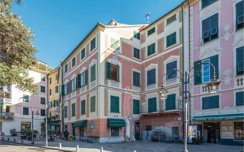 Casa Camuri - Levanto: Gebäude, Fenster, Wohnung, Stadt, Stadtgebiet, \Stadt, Nachbarschaft, Fassade, Wohngebiet, Urban Design