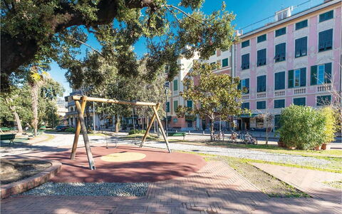 Casa Camuri - Levanto: Daytime, Baum, Stadt, Wohngebiet, Nachbarschaft, Wohnung, Öffentlicher Raum, Urban Design, Menschliche Siedlung, Eigentumswohnung