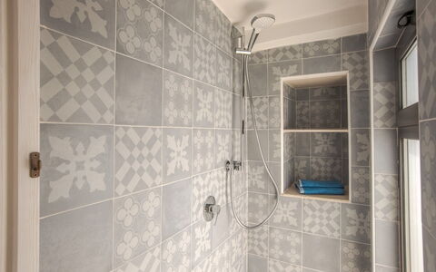 Casa Bolero: Flooring, Fussboden, Badezimmer, Fliese, Armatur, Zimmer, Installation, Design