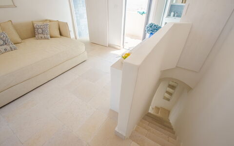 Casa Bolero: Flooring, Fussboden, Interior Design, Zimmer, Wohnung, Couch, Fliese, Wohnzimmer
